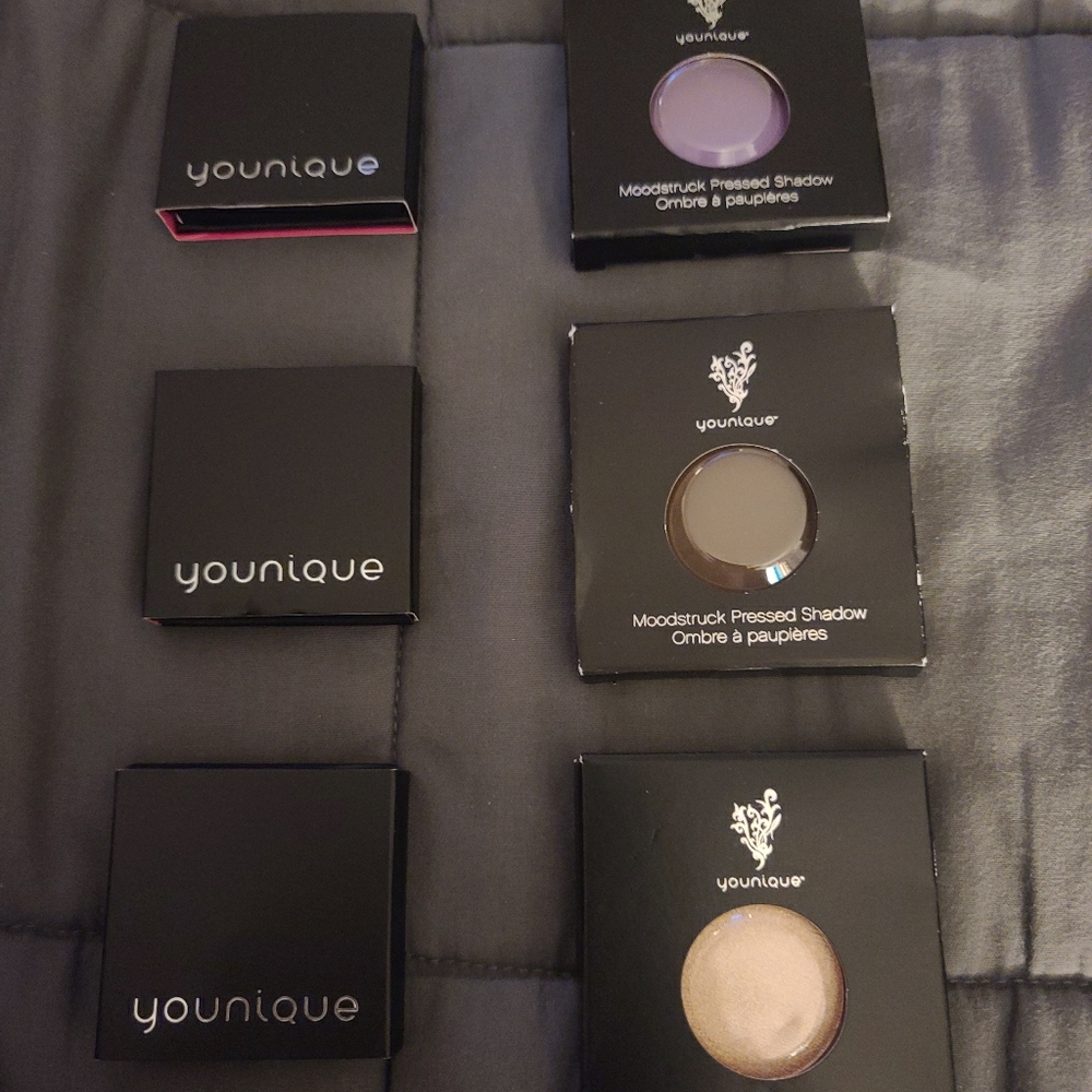 MOODSTRUCK pressed shadow single compact